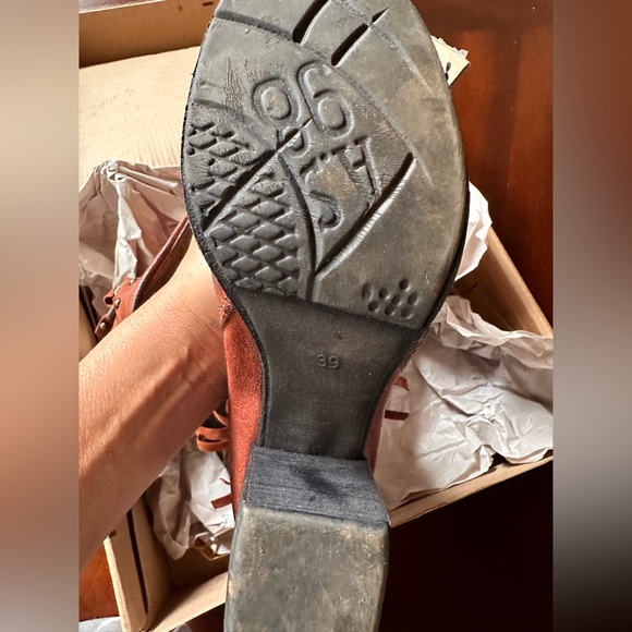 A.S.98 Sexy Boho Bootie W/Fringe & Antique Hardware  Size 39 Euro Size 8 US - Picture 8 of 8